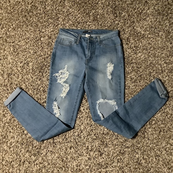 🛑 Fashion Nova - Distressed Jeans (Size  W 25/3) - Picture 2 of 5